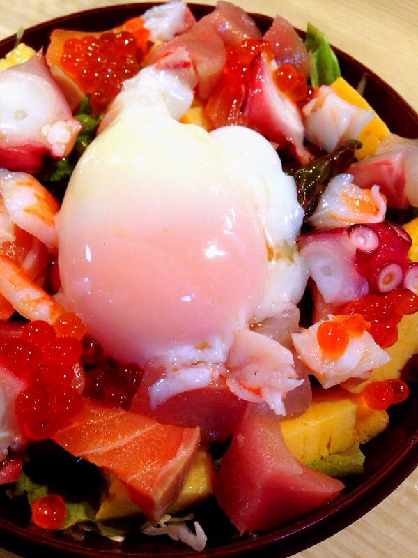 海鮮温玉サラダ